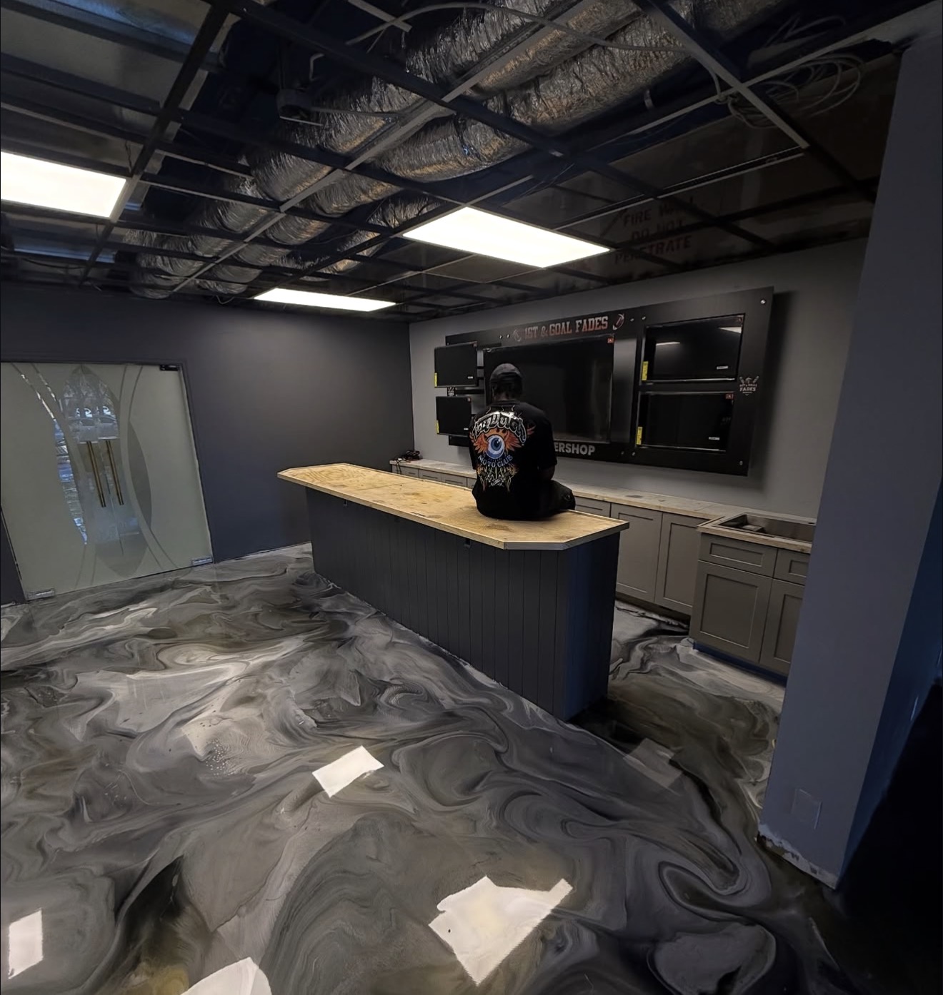 Charcoal epoxy floor in a barbershop